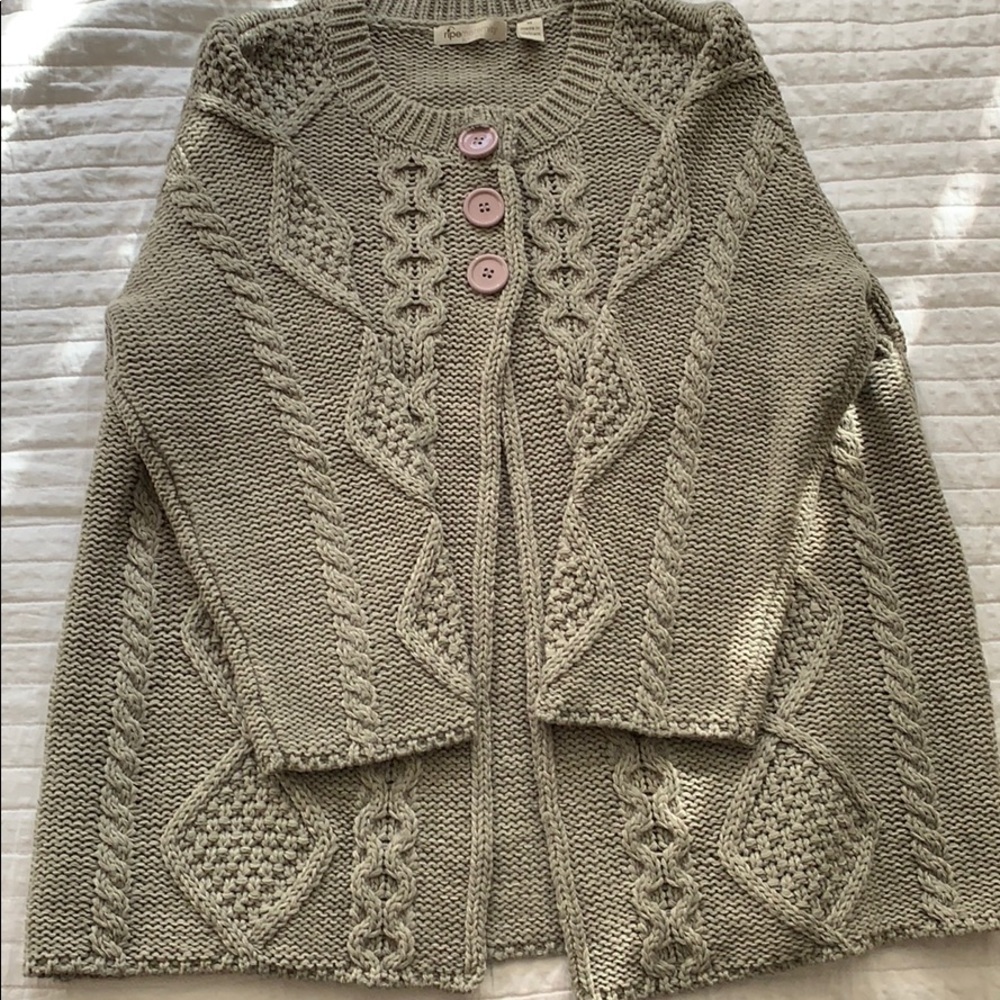 NWOT - gray knitted sweater (M)